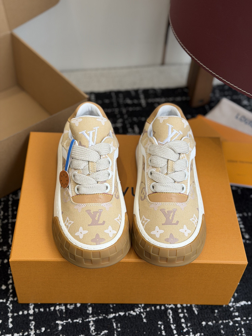 L*V TILTED Sneaker