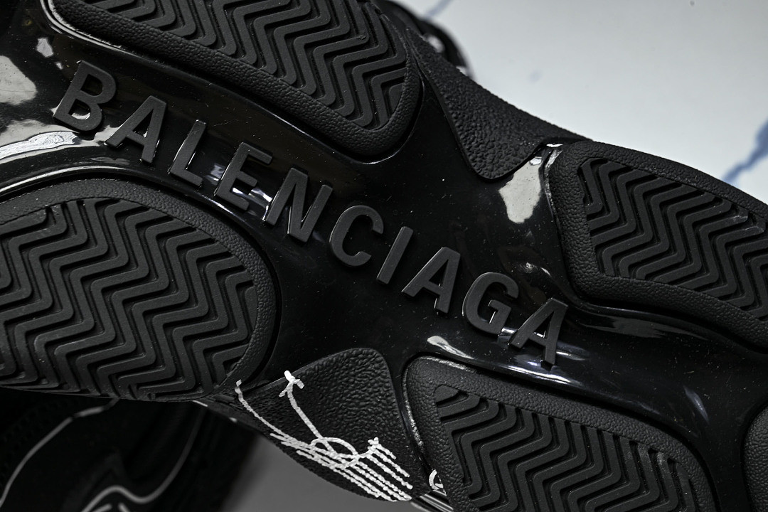 Ba1en*iaga Triple S W2FW6-0102