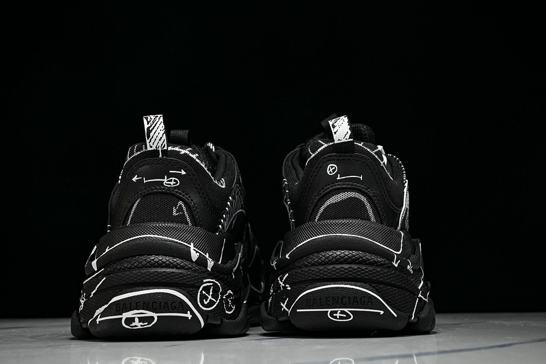 Ba1en*iaga Triple S W2FW6-0102