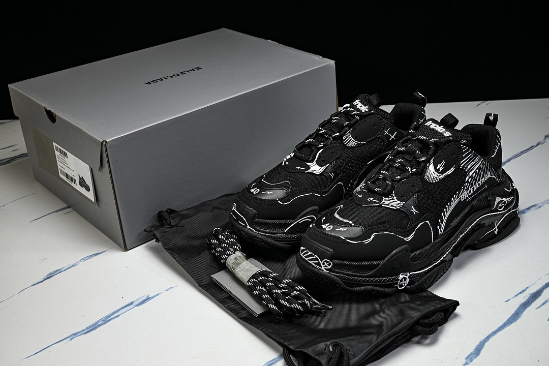 Ba1en*iaga Triple S W2FW6-0102
