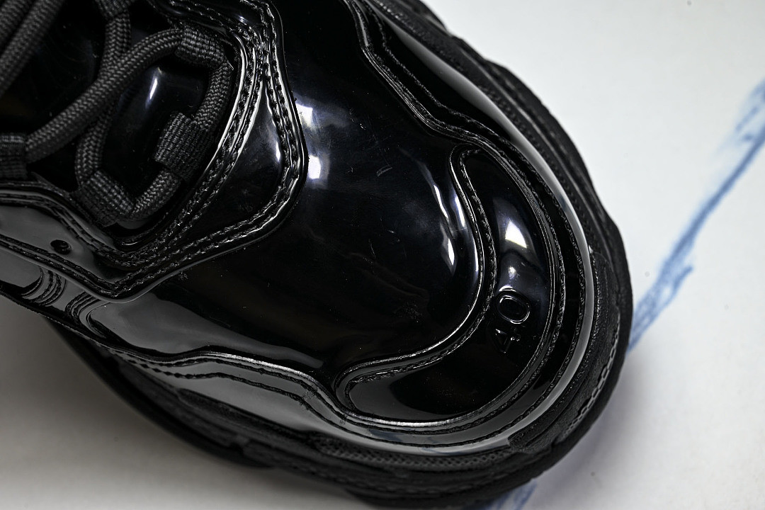Ba1en*iaga Triple S W2PAA-0102