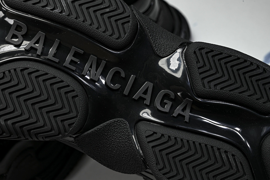Ba1en*iaga Triple S W2PAA-0102