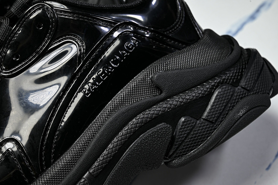 Ba1en*iaga Triple S W2PAA-0102