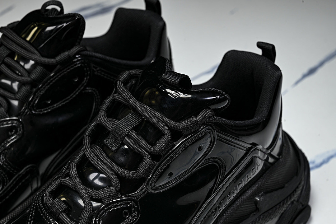 Ba1en*iaga Triple S W2PAA-0102