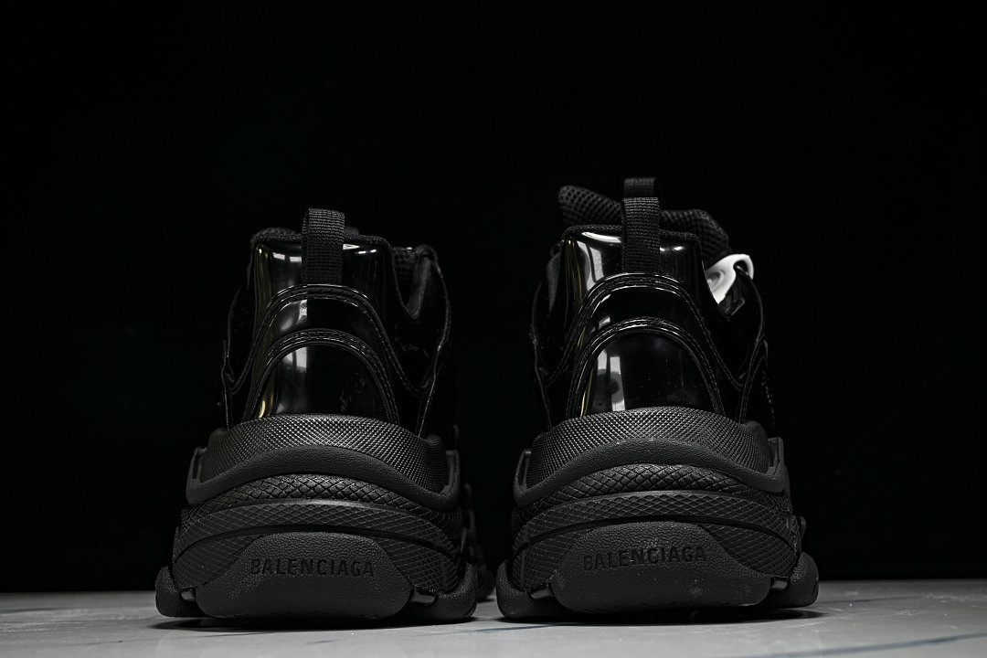 Ba1en*iaga Triple S W2PAA-0102