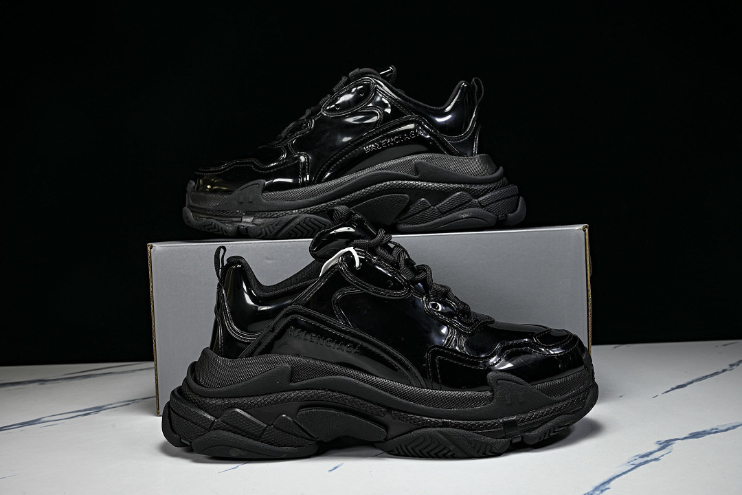 Ba1en*iaga Triple S W2PAA-0102