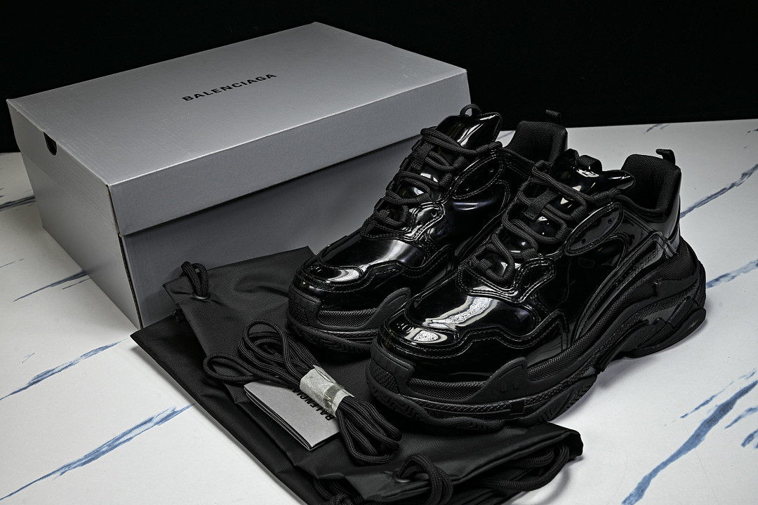 Ba1en*iaga Triple S W2PAA-0102