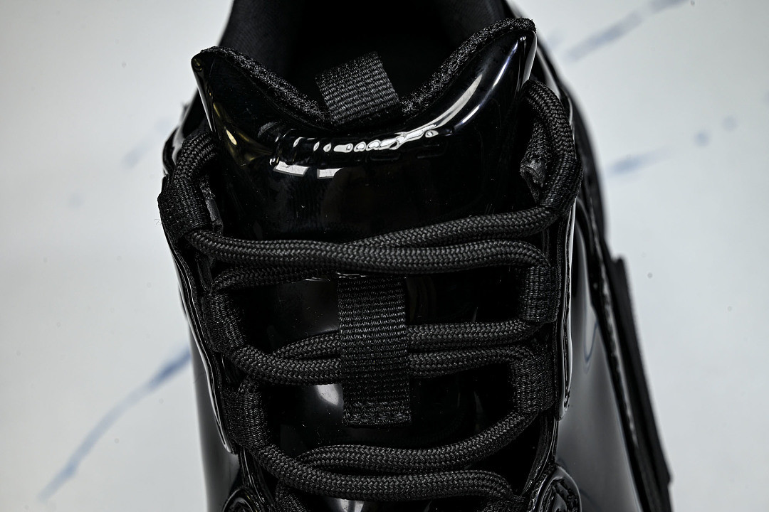 Ba1en*iaga Triple S W2PAA-0102