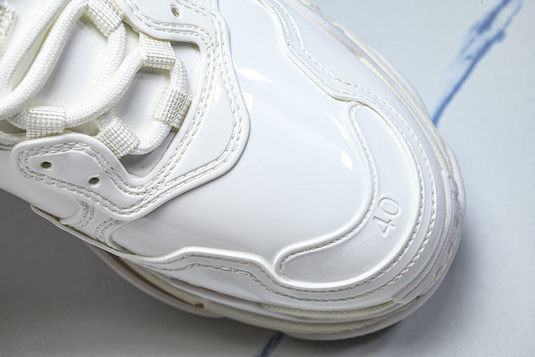 Ba1en*iaga Triple S W2PAA-9000