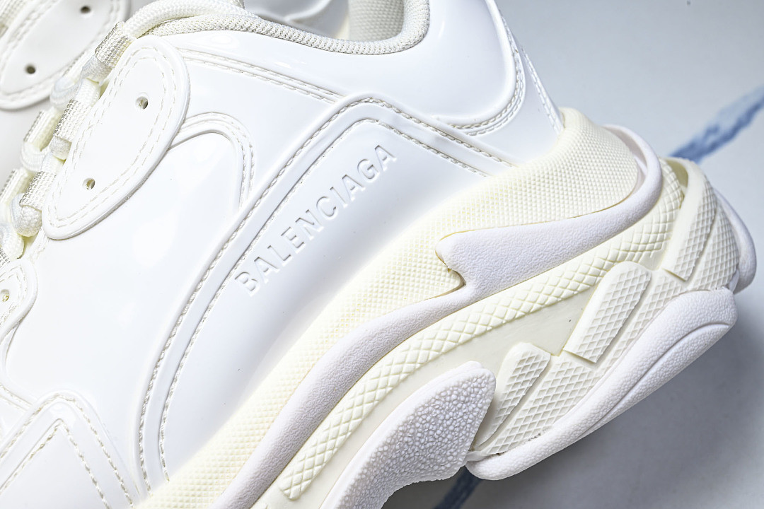 Ba1en*iaga Triple S W2PAA-9000