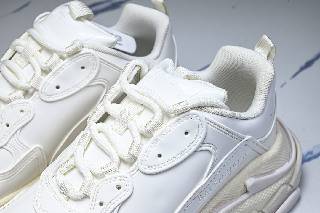 Ba1en*iaga Triple S W2PAA-9000