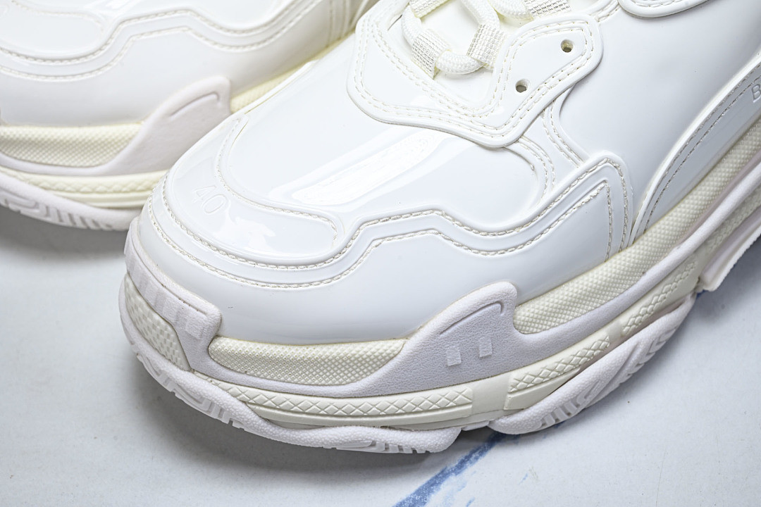 Ba1en*iaga Triple S W2PAA-9000