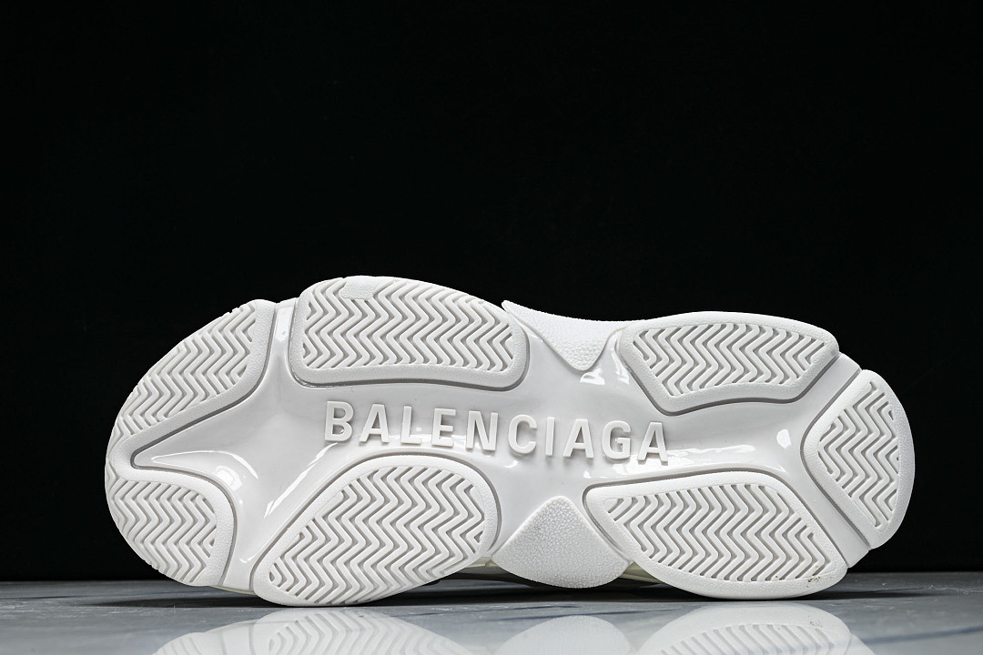 Ba1en*iaga Triple S W2PAA-9000