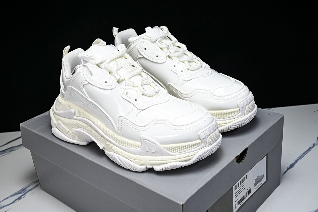 Ba1en*iaga Triple S W2PAA-9000
