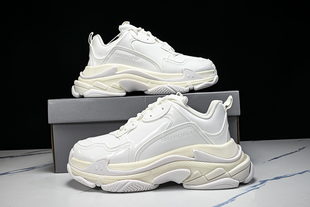 Ba1en*iaga Triple S W2PAA-9000