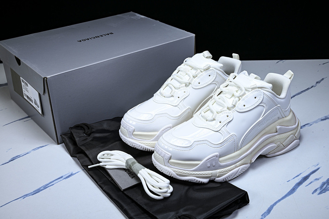Ba1en*iaga Triple S W2PAA-9000