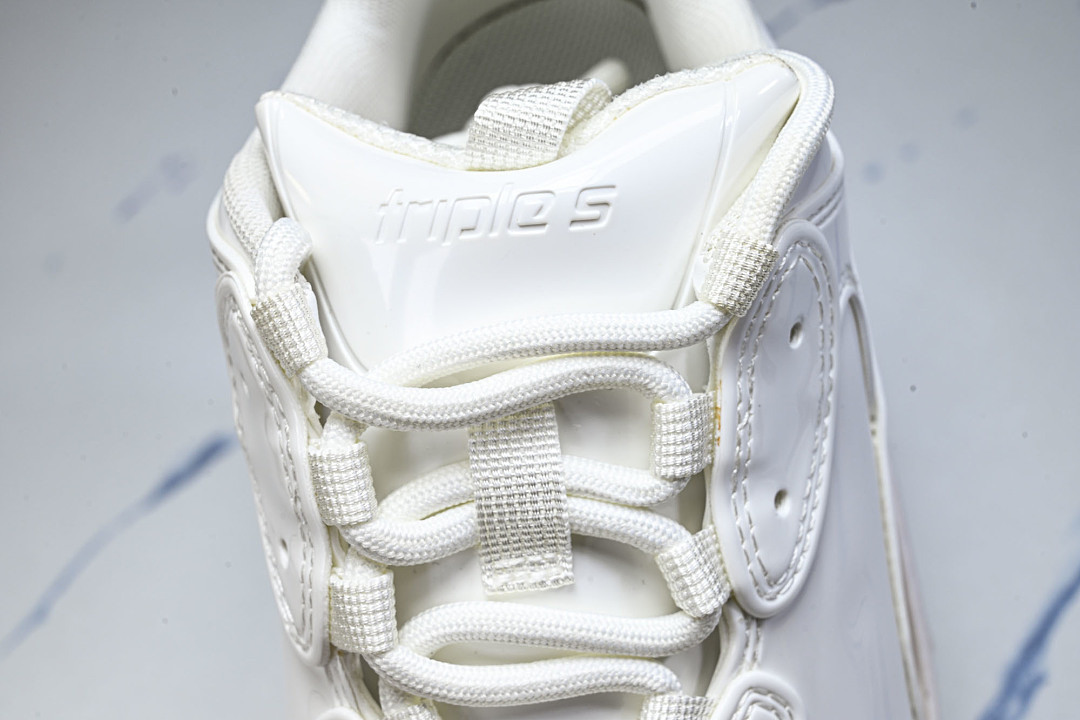 Ba1en*iaga Triple S W2PAA-9000