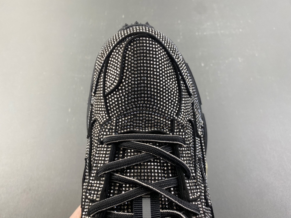 OFF-WHITE BE RIGHT BACK