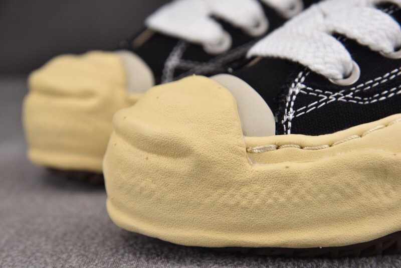 Ma1s0n Mihara Sneakers