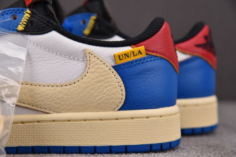 Travis Scott x Air Jordan 1 Low DM7866-111