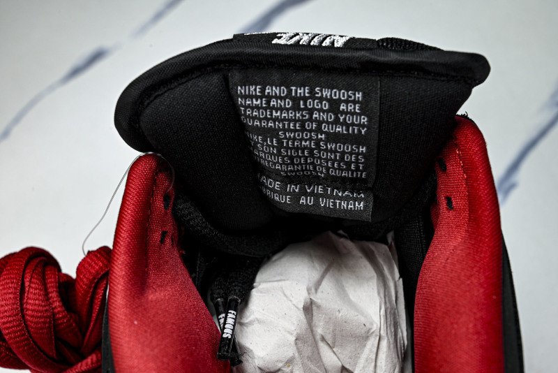 Svp*me x Nike SB Dunk Low HQ8487-001
