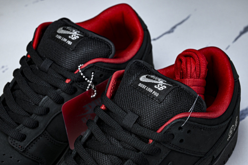 Svp*me x Nike SB Dunk Low HQ8487-001