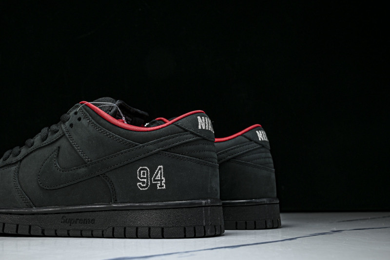 Svp*me x Nike SB Dunk Low HQ8487-001