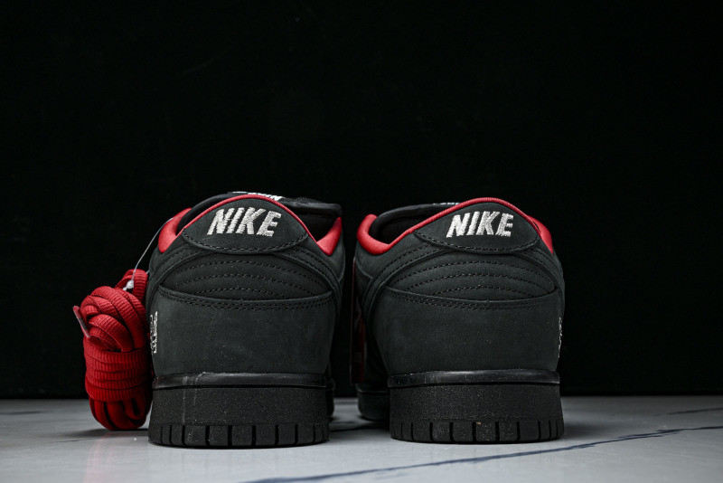 Svp*me x Nike SB Dunk Low HQ8487-001