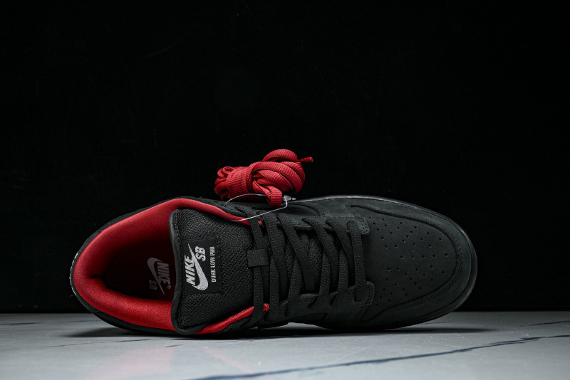 Svp*me x Nike SB Dunk Low HQ8487-001