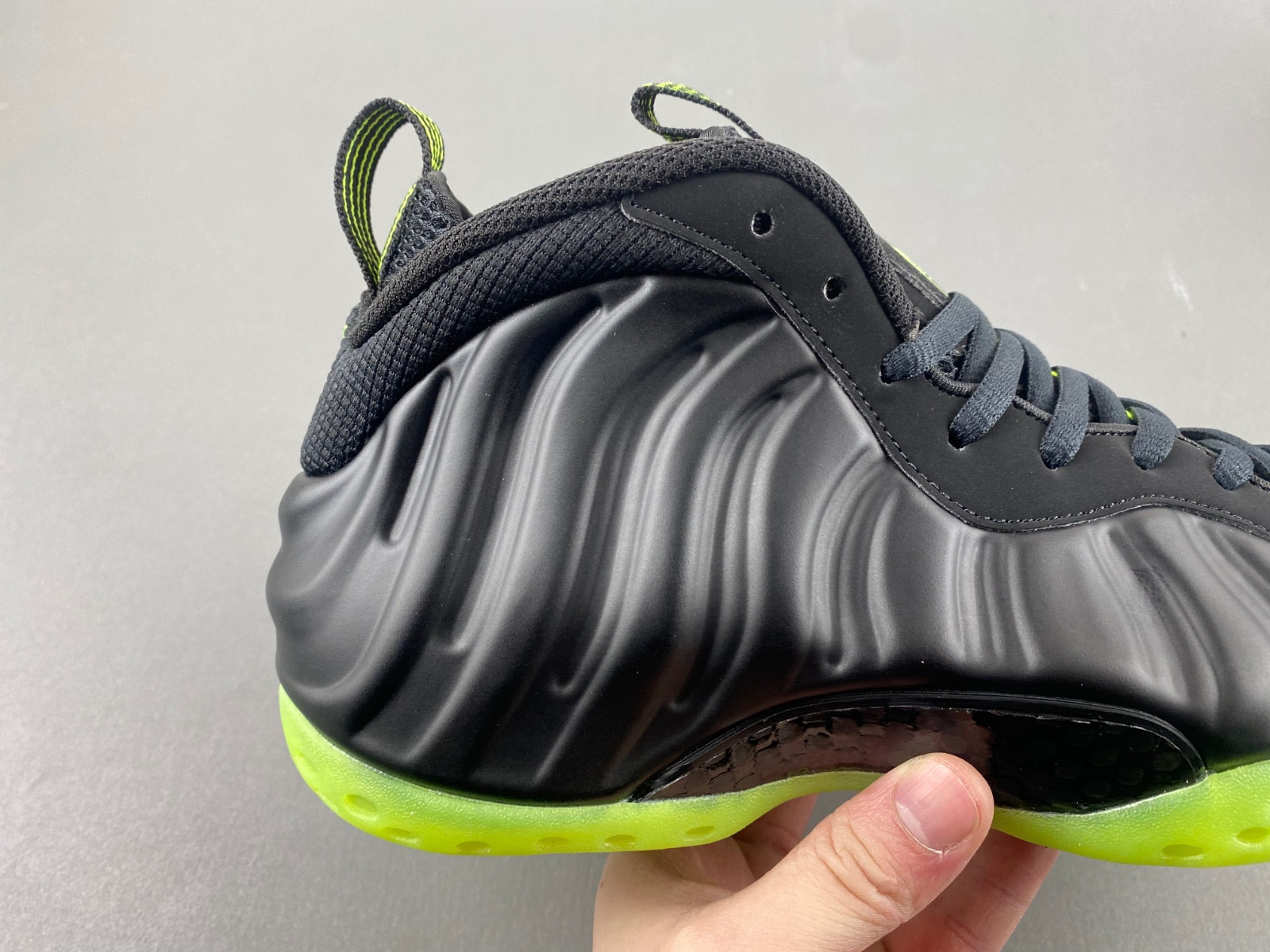 NK Air Foamposite One “Volt” HF2902-001