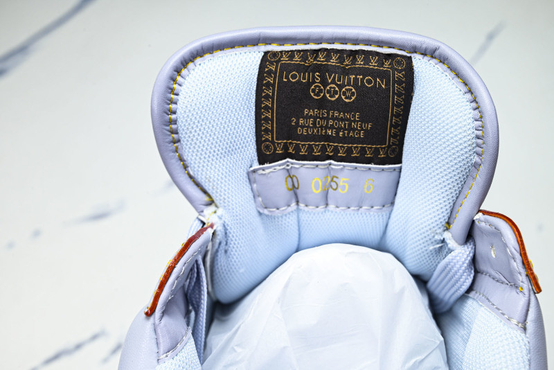 L*V Buttersoft Sneaker