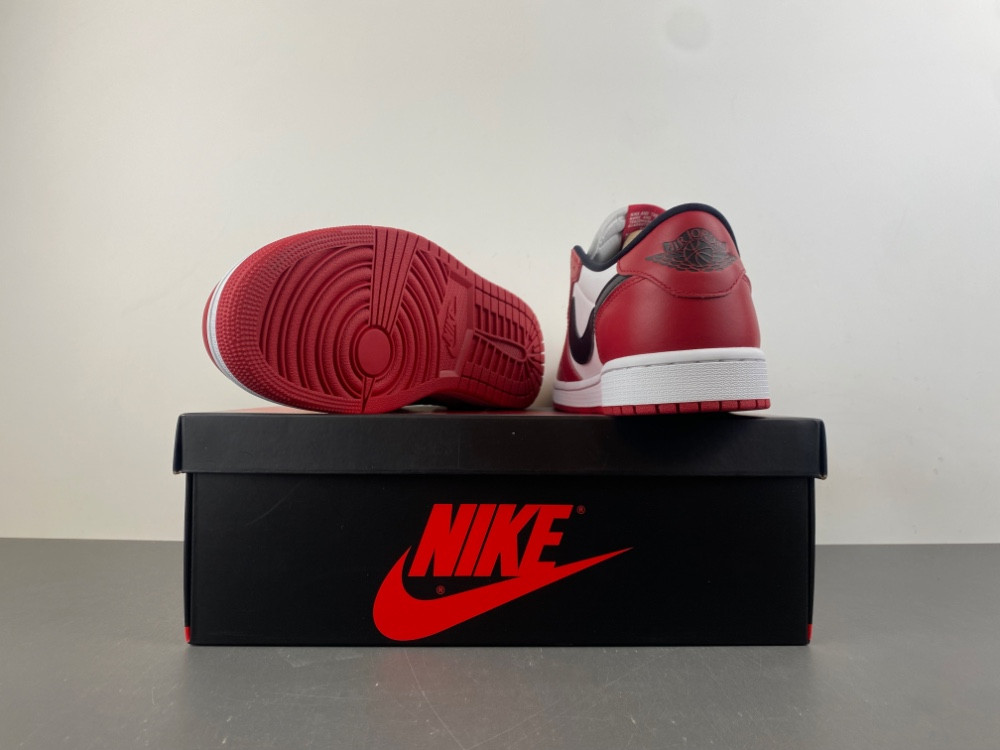 Air Jordan 1 Low OG “Chicago” HQ6998-600