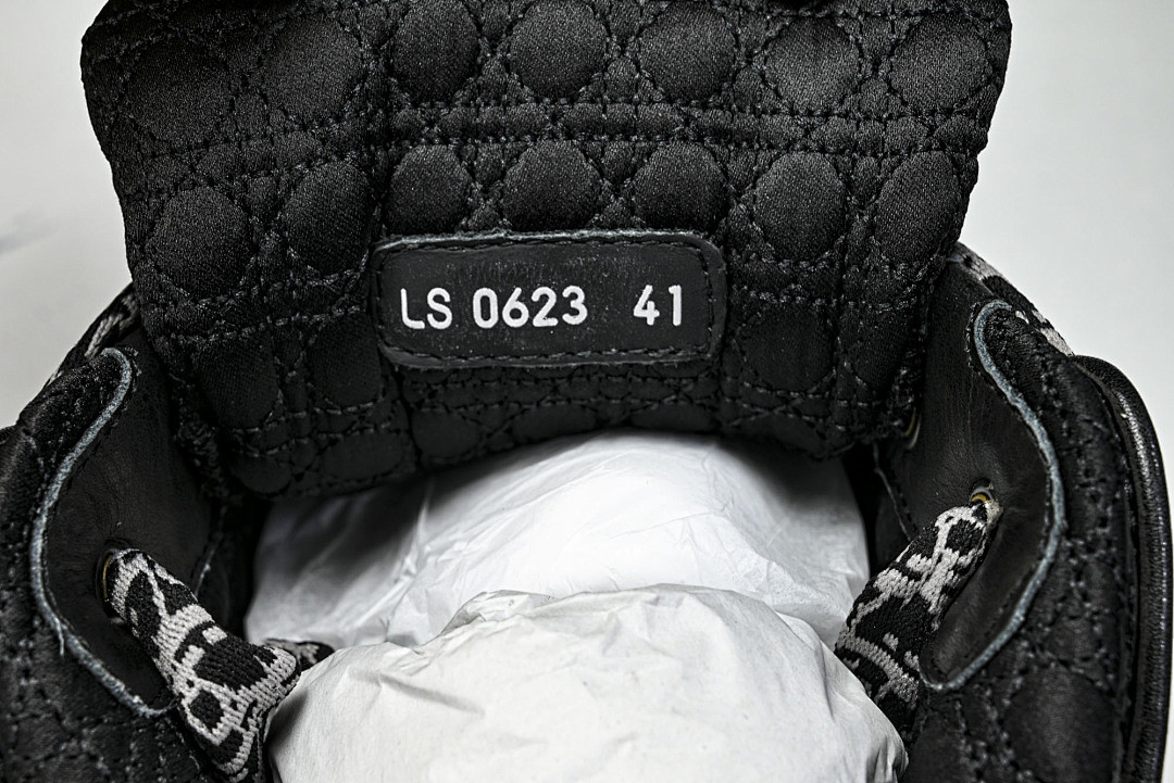 DR B9S Sneaker
