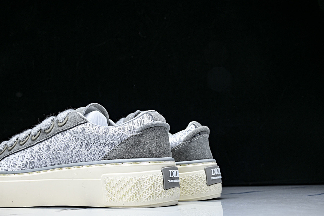 DR B33 Sneaker