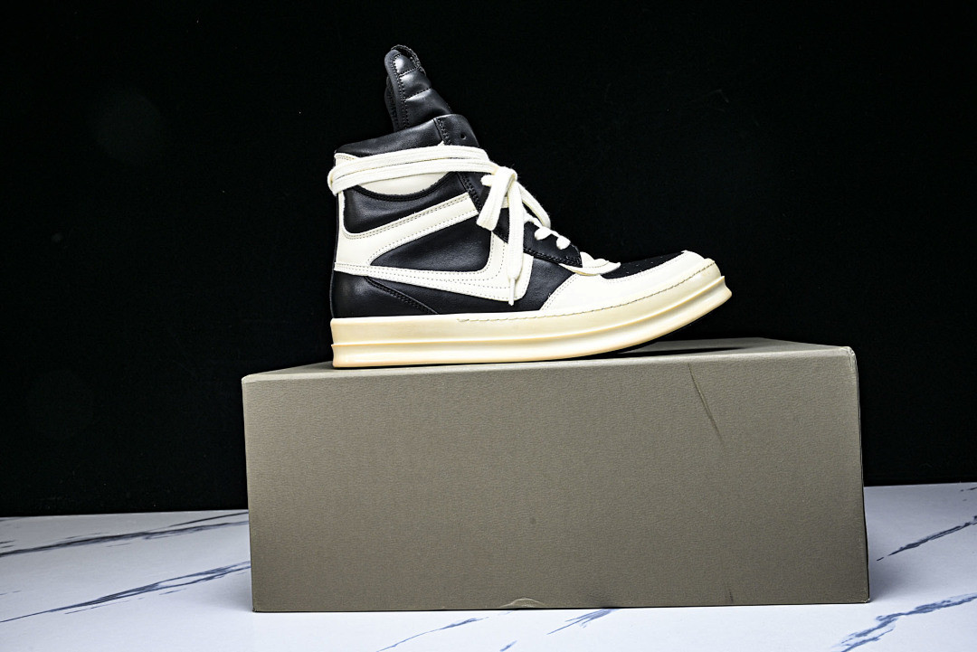 RO Sneakers