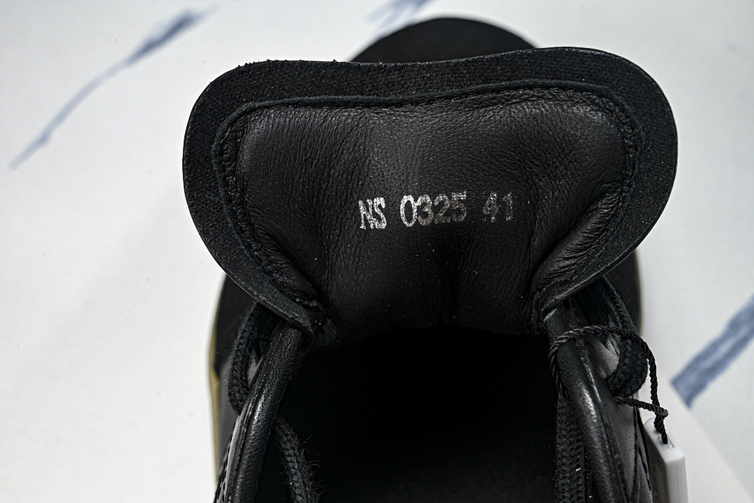 DR B01 Sneaker