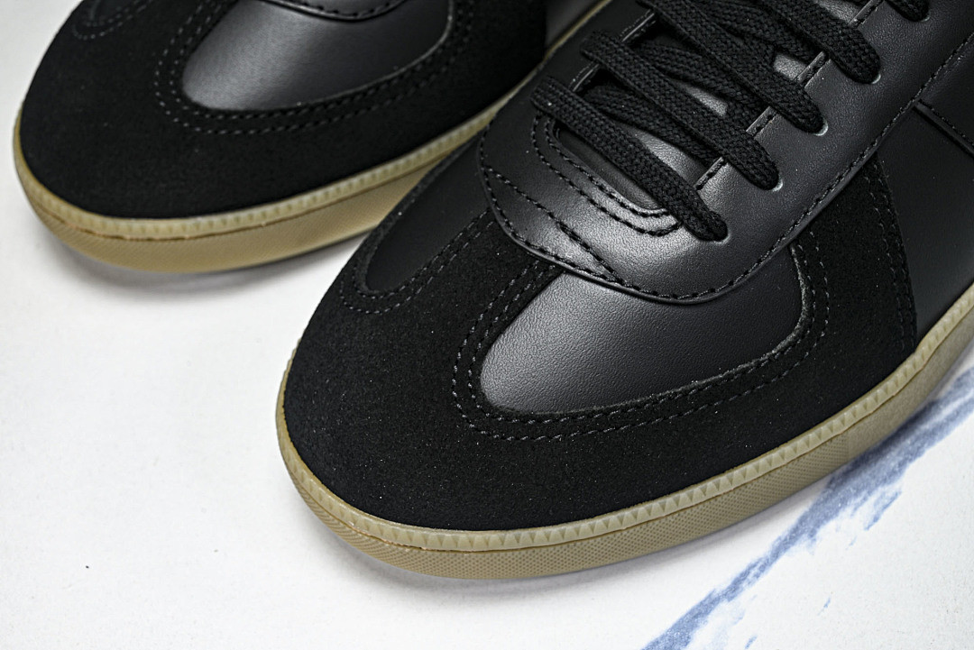 DR B01 Sneaker
