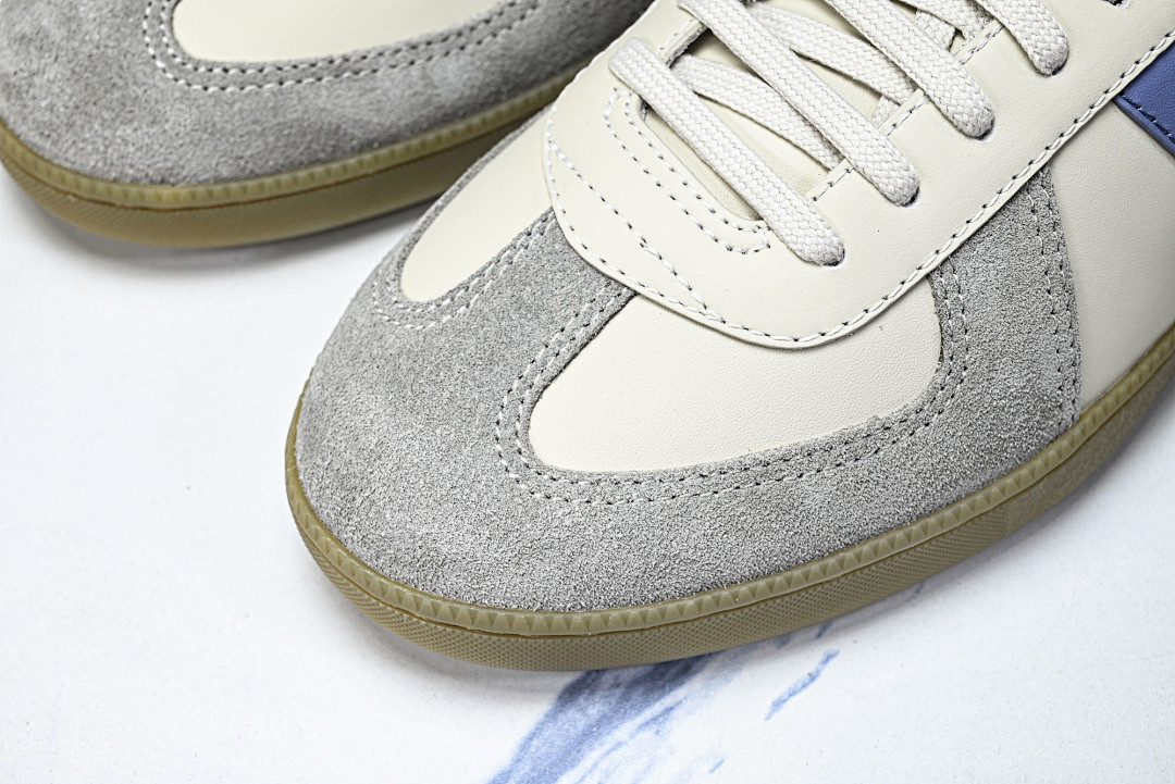 DR B01 Sneaker