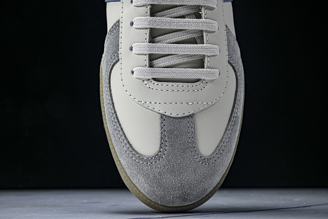 DR B01 Sneaker