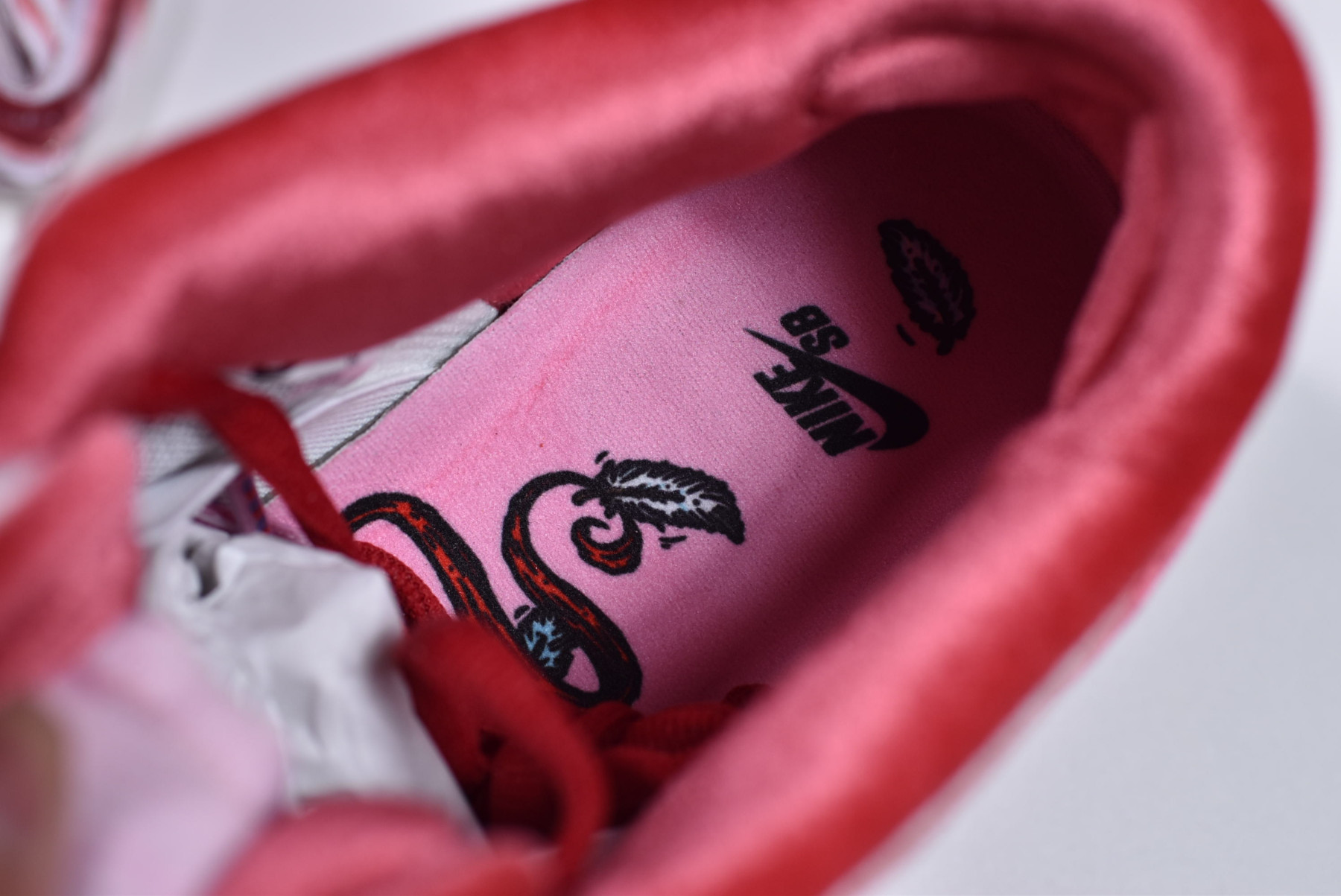 StrangeLove x Nike SB Dunk Low “Valentine’s Day” CT2552-800