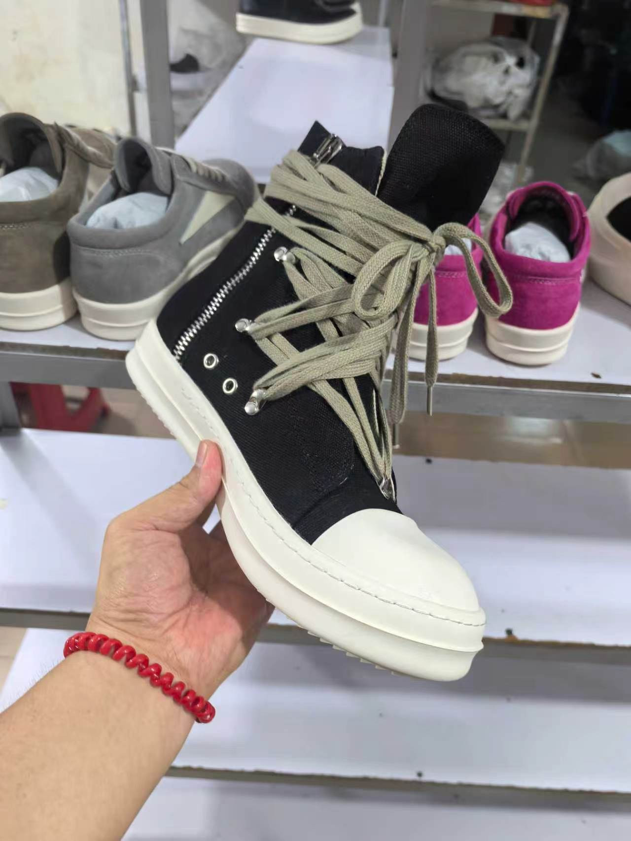 (BLACK) RO Sneakers