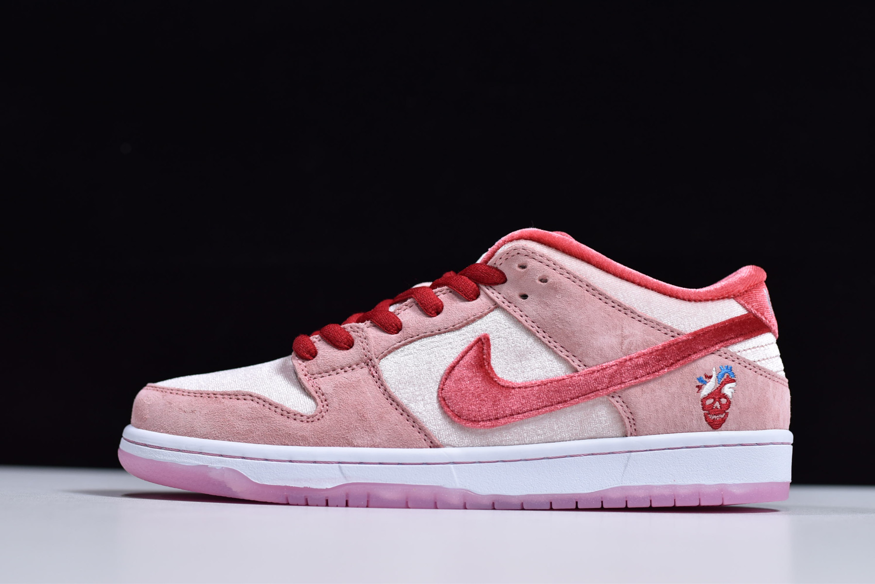 StrangeLove x Nike SB Dunk Low “Valentine’s Day” CT2552-800