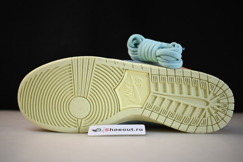 Nike SB Dunk Low “Noise Aqua” DV5429-800