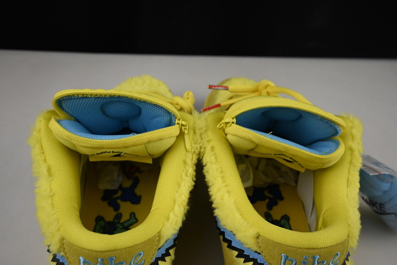 Grateful Dead x Nike SB Dunk Low 