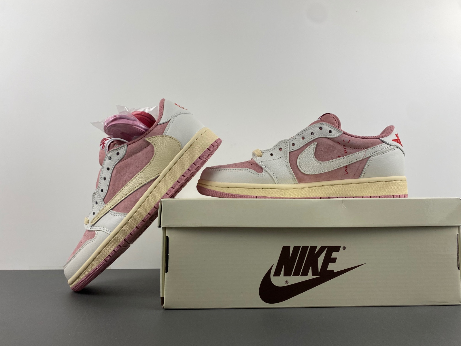 Air Jordan 1 Low Travis Scott DM7866-600