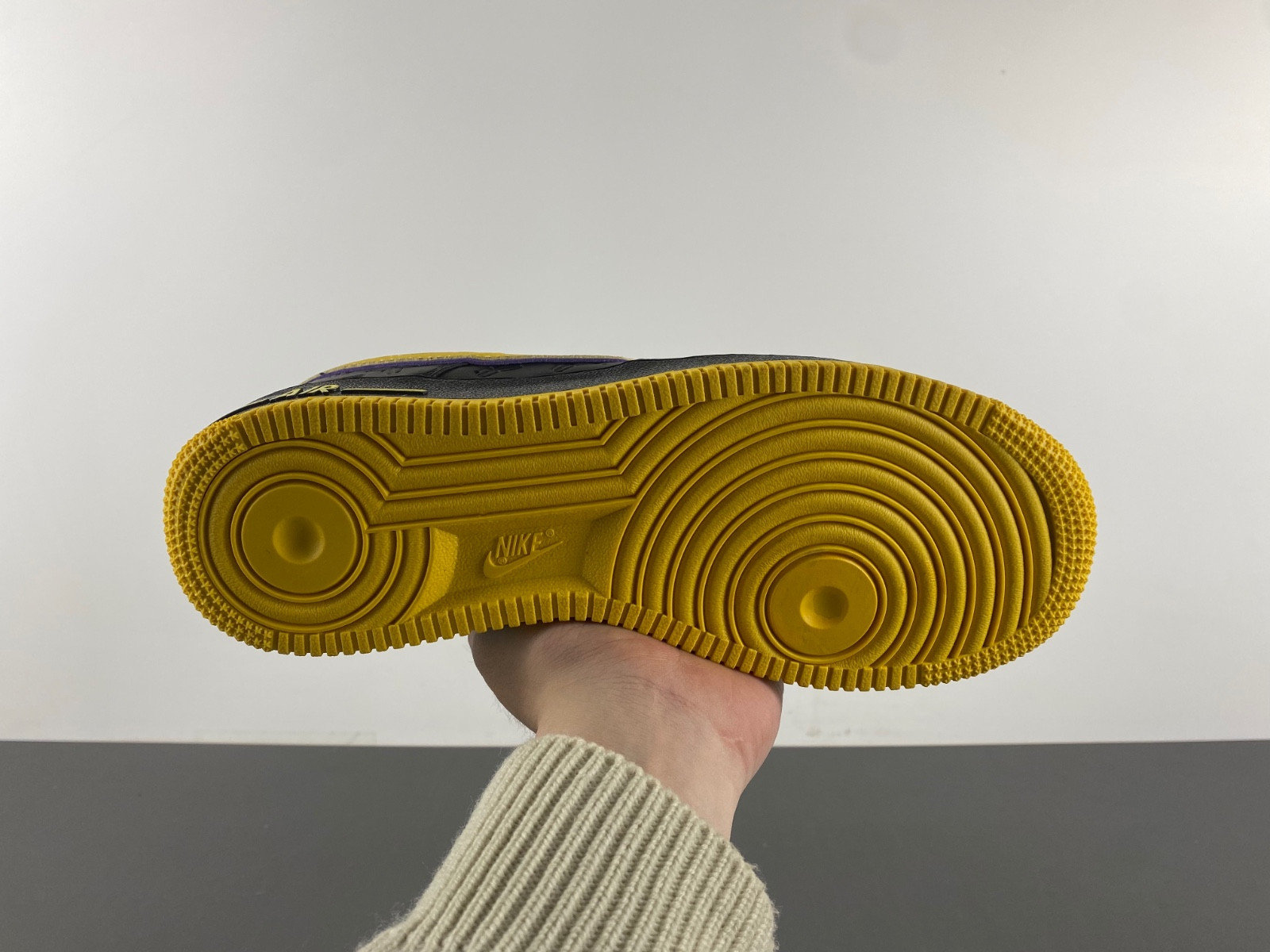 Kobe Bryant x Nike Air Force 1 Low HV5122-001