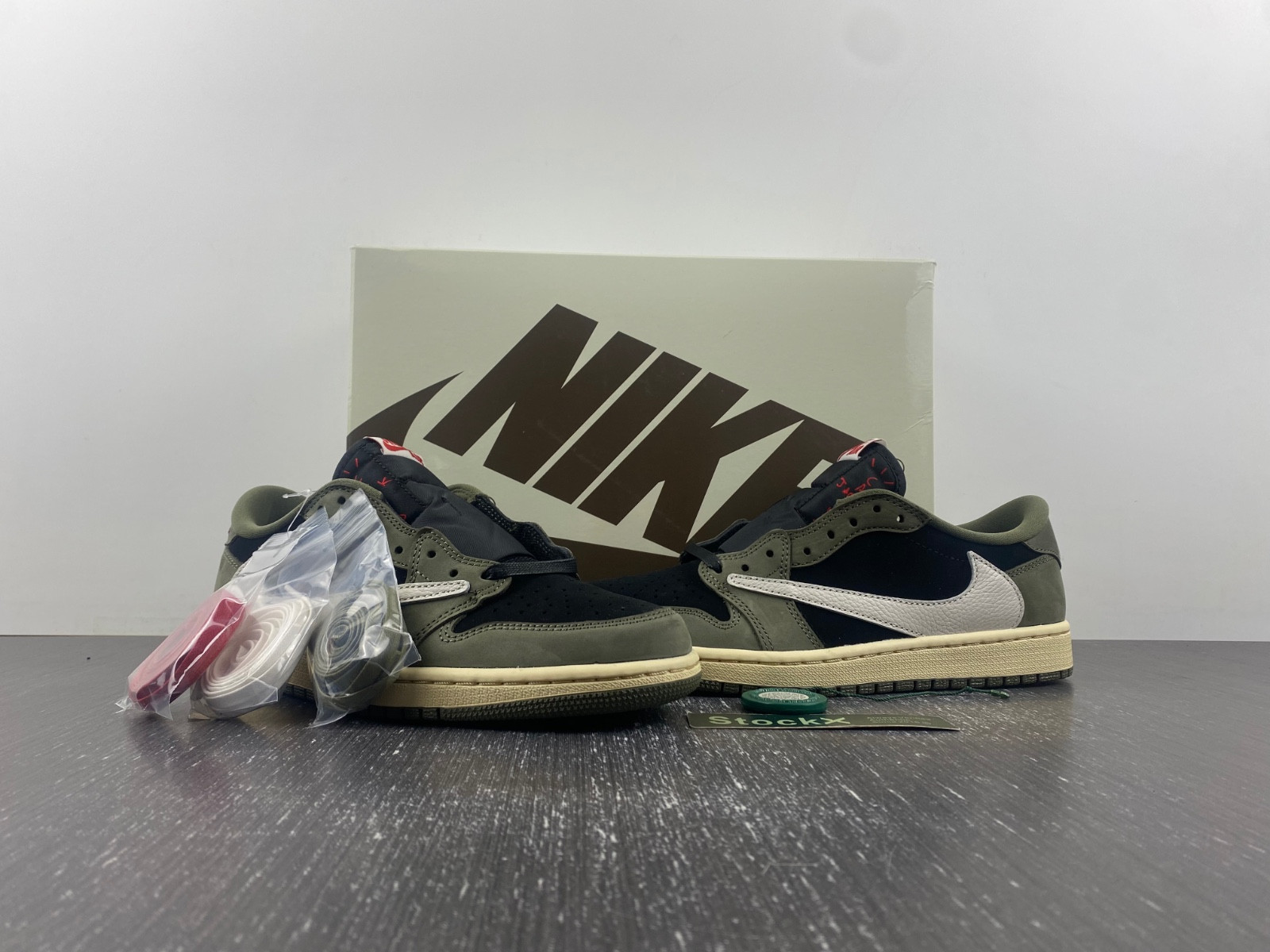 Travis Scott x Air Jordan 1 Low OG DM7866-002