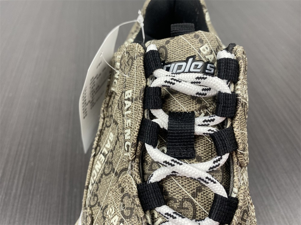 Ba*len*cia*ga 1.0 677192 ulz10 9795