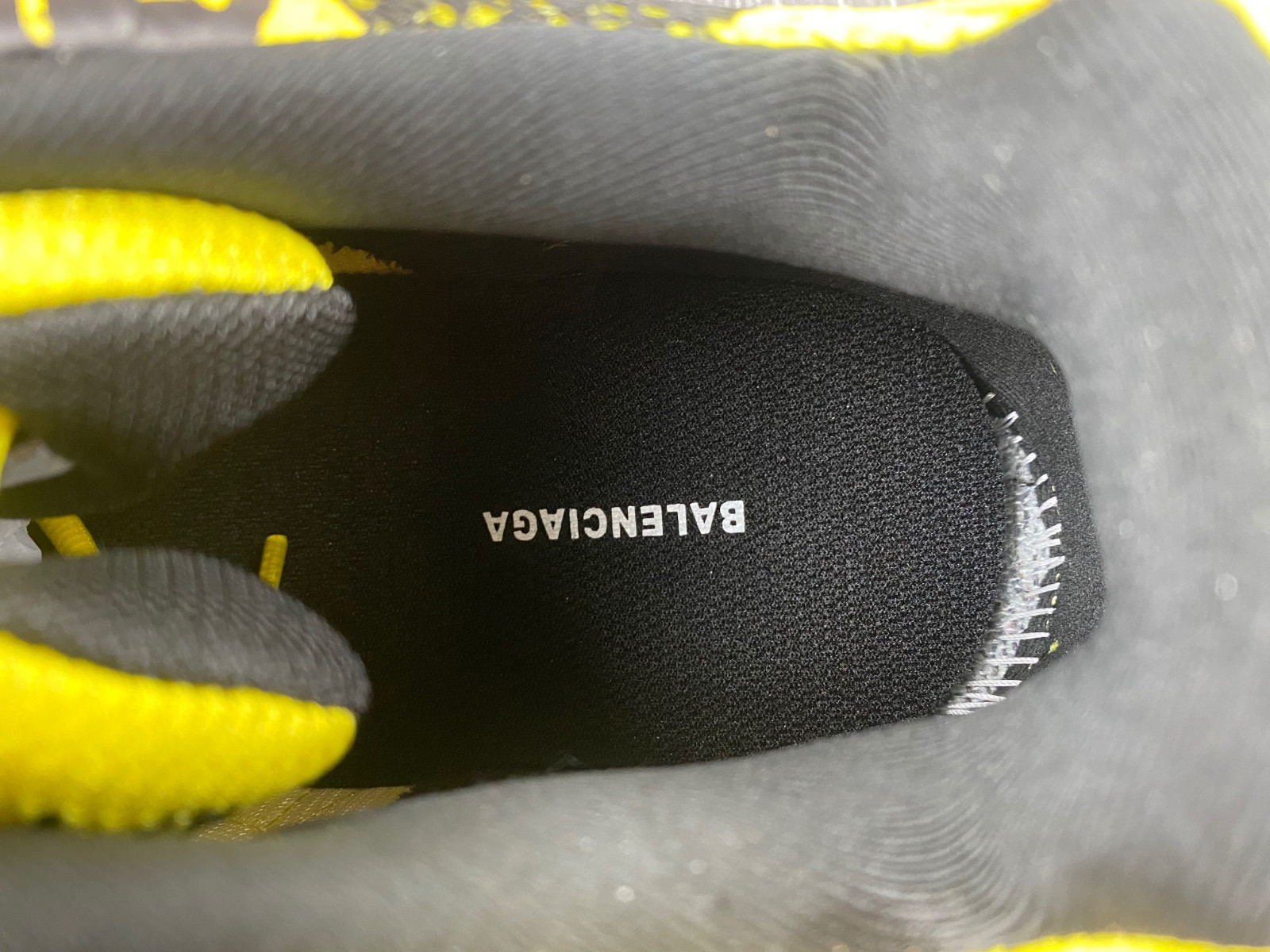 Ba*len*cia*ga track  542023 w3rra 7810