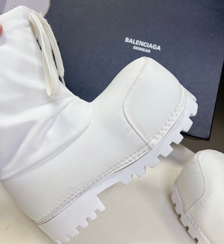 Ba*len*cia*ga boots